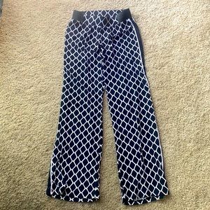 NWOT - black and white patterned pants